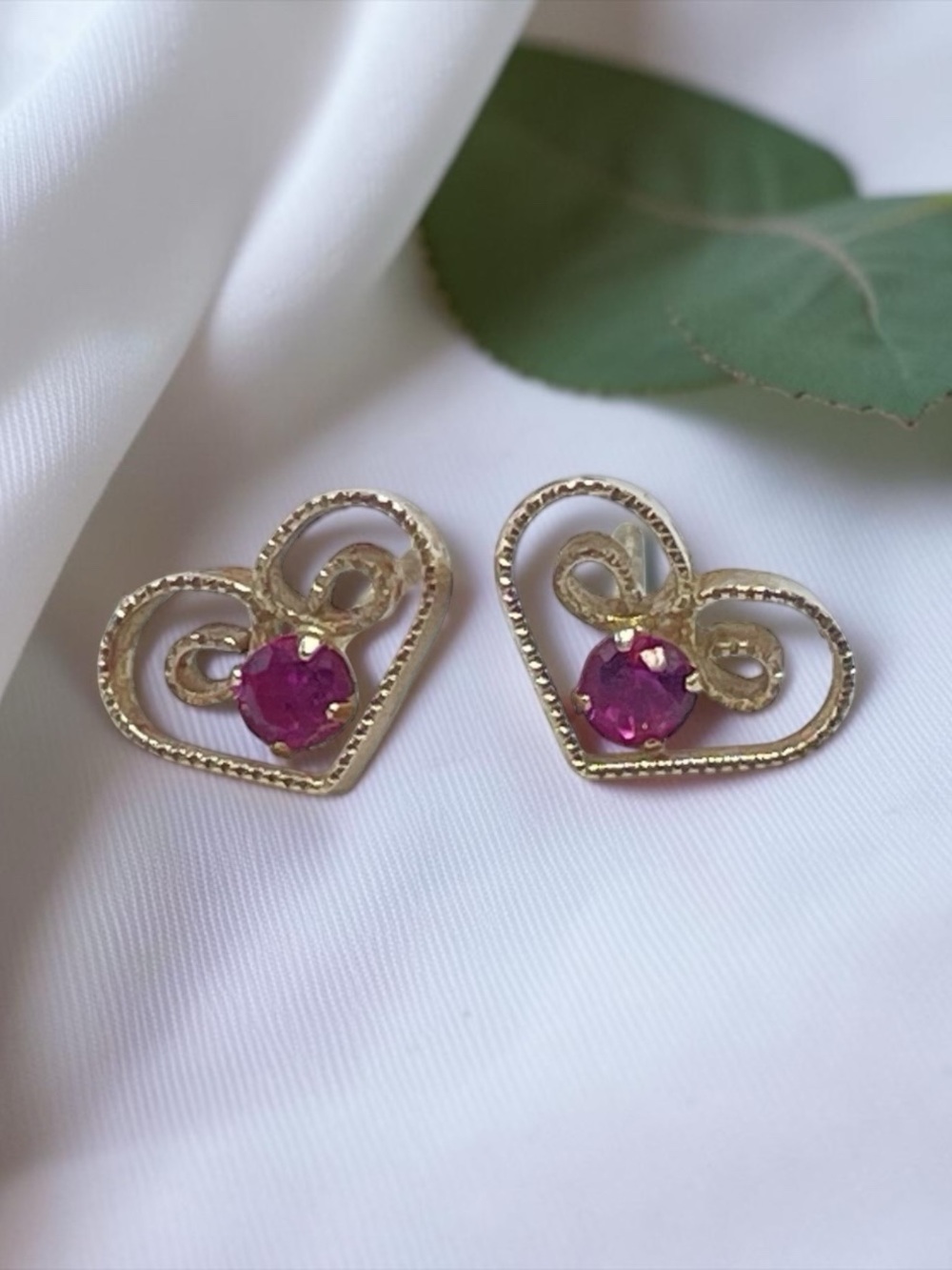 14K Gold 585 Heart Stud Earrings with Pink Stones